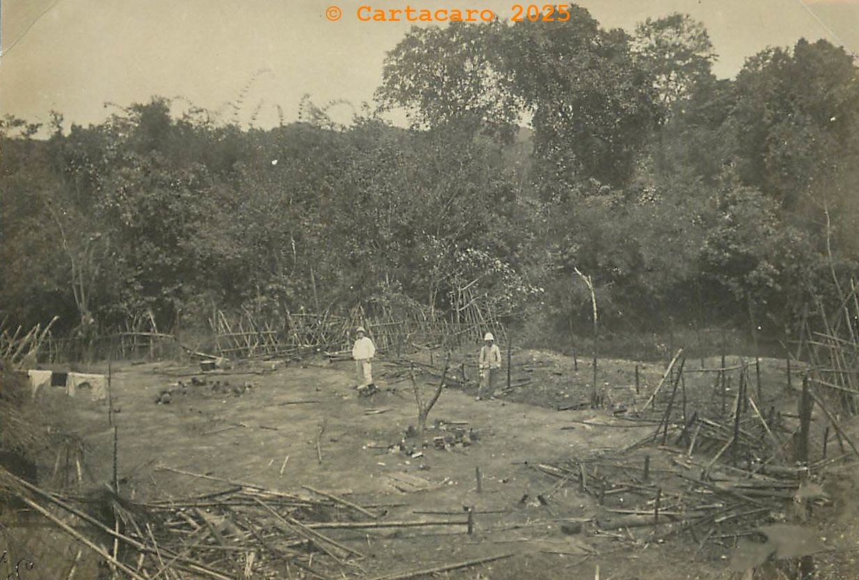 Am Dong, village de Ca Rinh, détruit par l'artillerie en février 1909