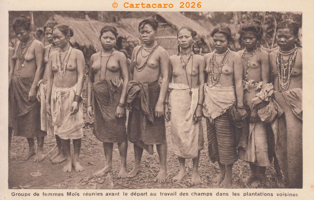 Cochinchine - Nadal - Carte postée en 1949 Groupe de femmes Moïs réunies avant le départ au travail des champs dans les plantations voisines @4239 #6017