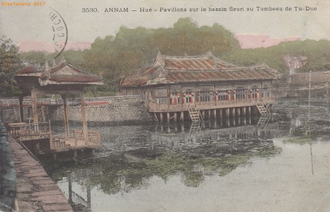 #2389 @469 - Annam - Hué - Tu Duc - Pavillon sur le bassin fleuri au tombeau de Tu Duc - Dieulefils noir 3530 colorisé - L'album de Georges 