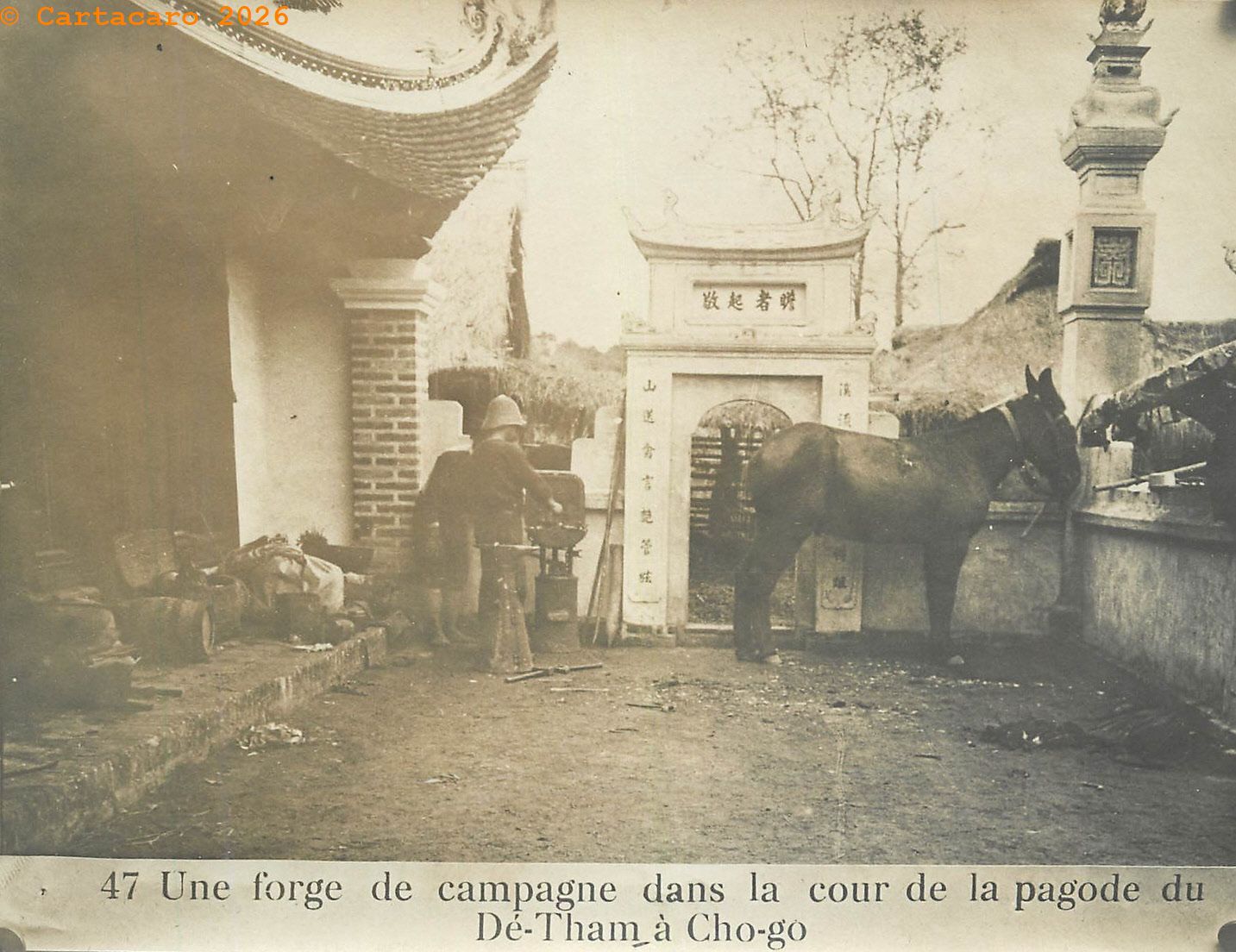 #6259 - 47 Un forge de campagne dans la cour de la pagode du Dé Tham à Cho Go 