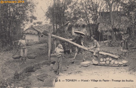 Tonkin - Hanoi Fabrication du papier Le pressage des feuilles Dieulefils noir 65b