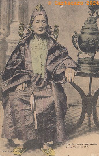 Bonzesse à Hué - Grand mère de l'empereur Than Thai