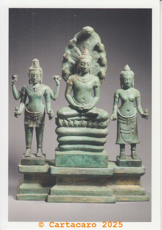 Triade Bouddhique Bouddha trônant sur le naga entouré par Lokesthhvana et Prajnaparamita fin du XIIe siècle Bronze dorure au mercure H 49,5 , l 41, pr 16 cm