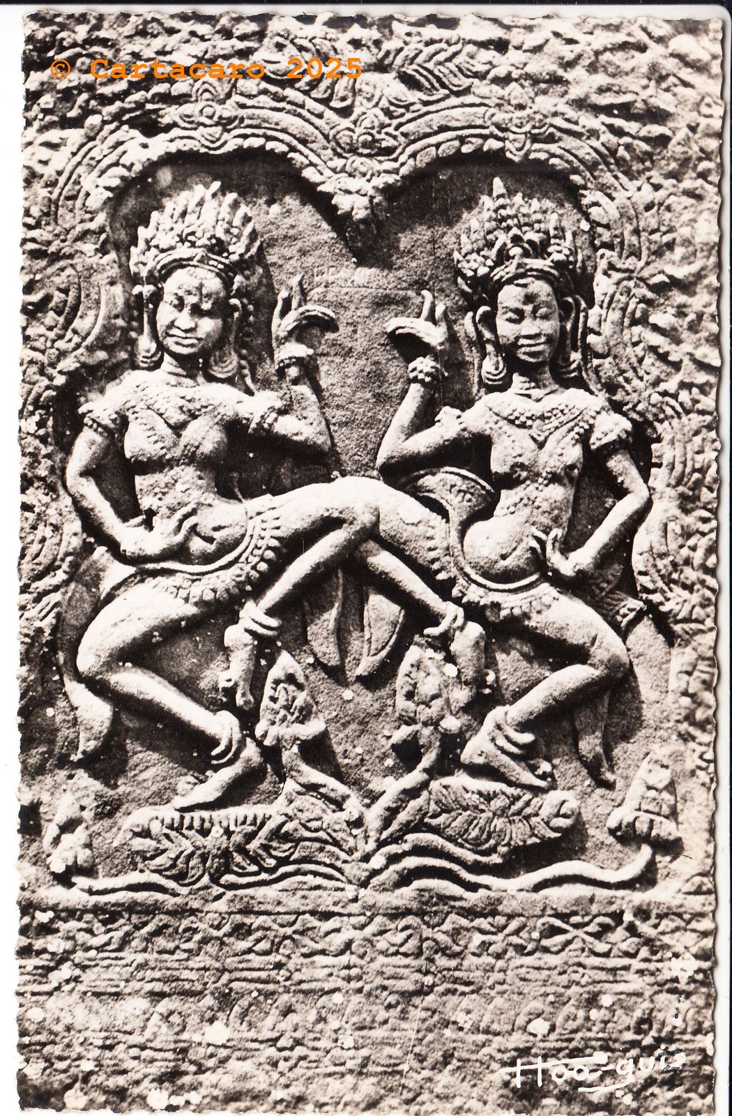 Cambodge Le Bayon Apsaras, danseuses célestes, en bas relief sur un pilastre. Hoa Qui 21 - 431 @C0005 #5919