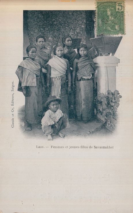 Laos - femmes et jeunes filles de Savannakhet Claude 