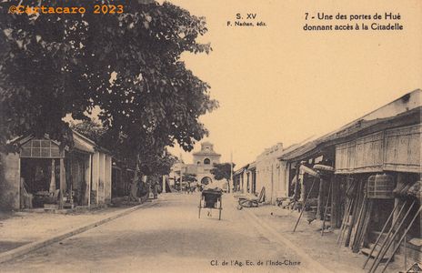 Indochine - Annam - Une porte de Hué donnant accès à la citadelle Fernand Nathan 7 #5441 ©Cartacaro 5013