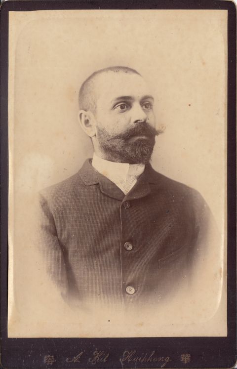 A.KIT - Haiphong - Un Homme Portrait de studio