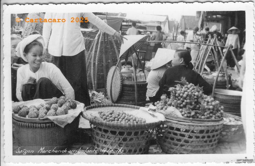 Sud Vietnam Saîgon Marchands ambulants de fruits Kodak @M4129 #5893